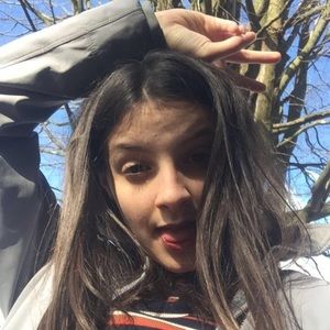 Meet your Posher, Lorie